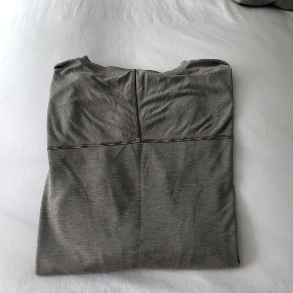 Men’s lululemon long sleeved tee